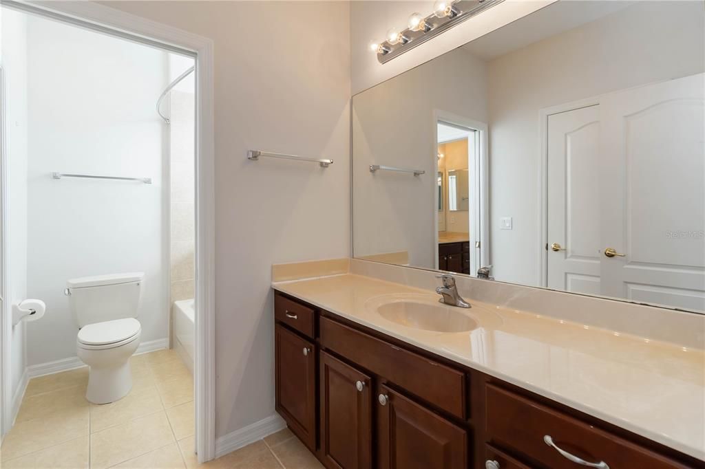 На продажу: $750,000 (4 спален, 3 ванн, 3683 Квадратных фут)