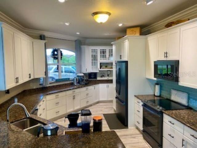 For Sale: $749,000 (3 beds, 3 baths, 2524 Square Feet)