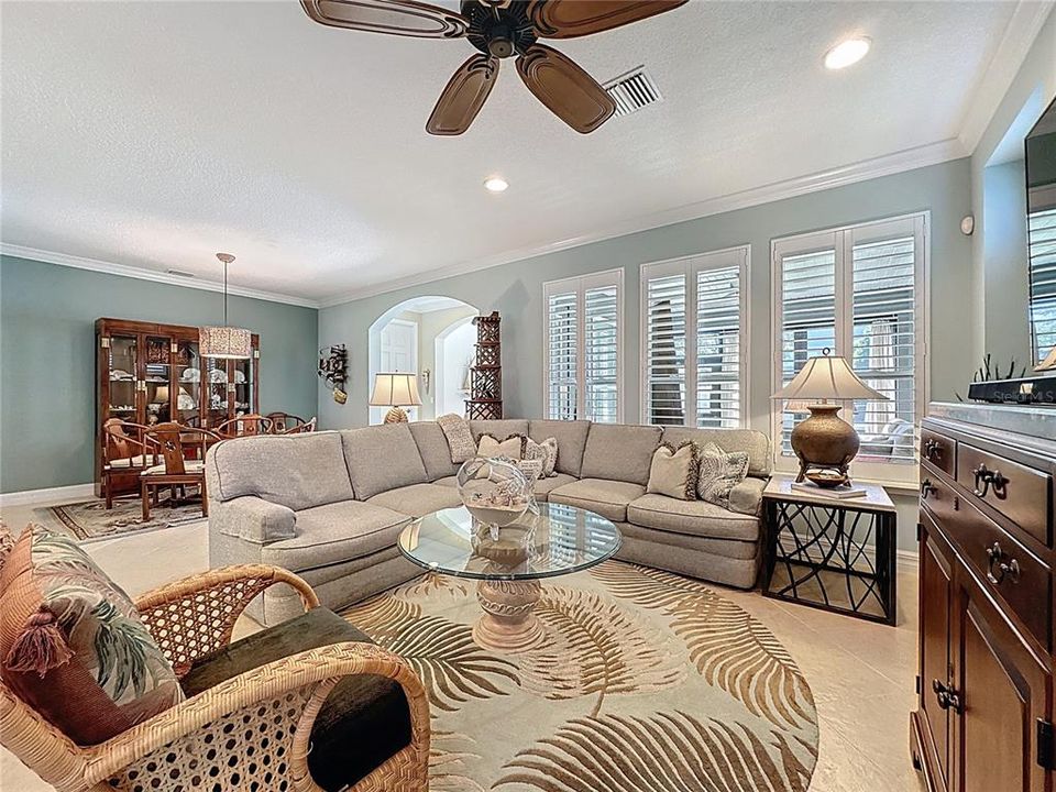 For Sale: $349,900 (2 beds, 2 baths, 1613 Square Feet)