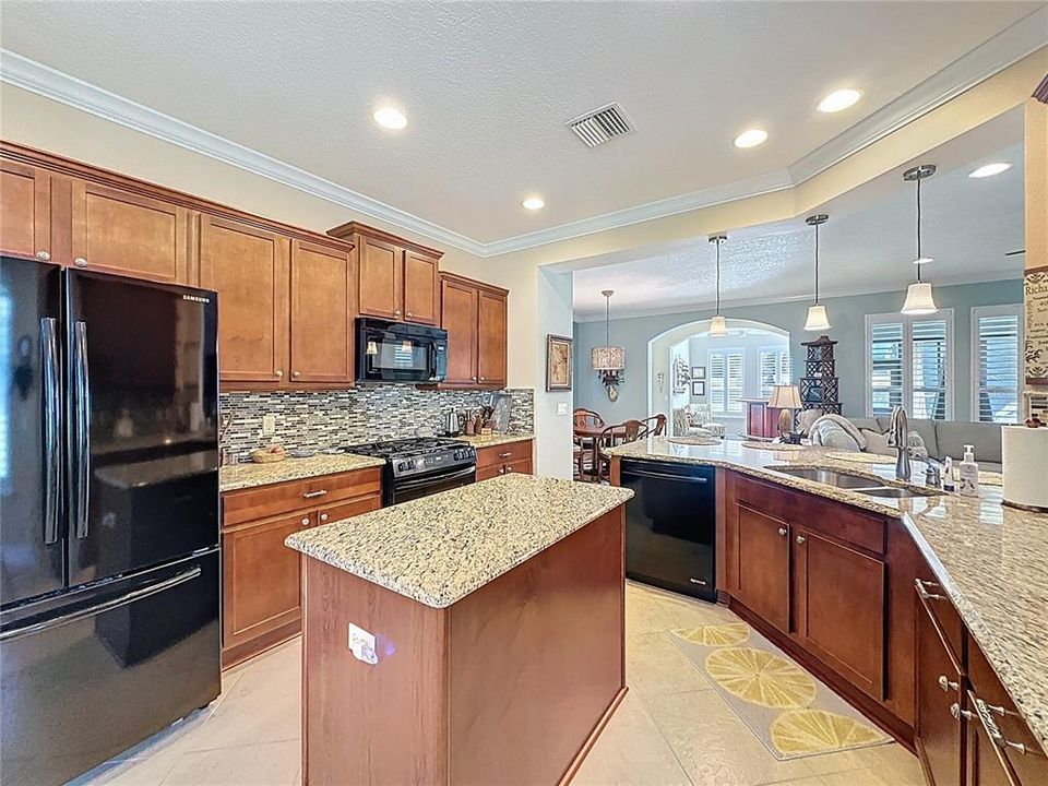 For Sale: $349,900 (2 beds, 2 baths, 1613 Square Feet)