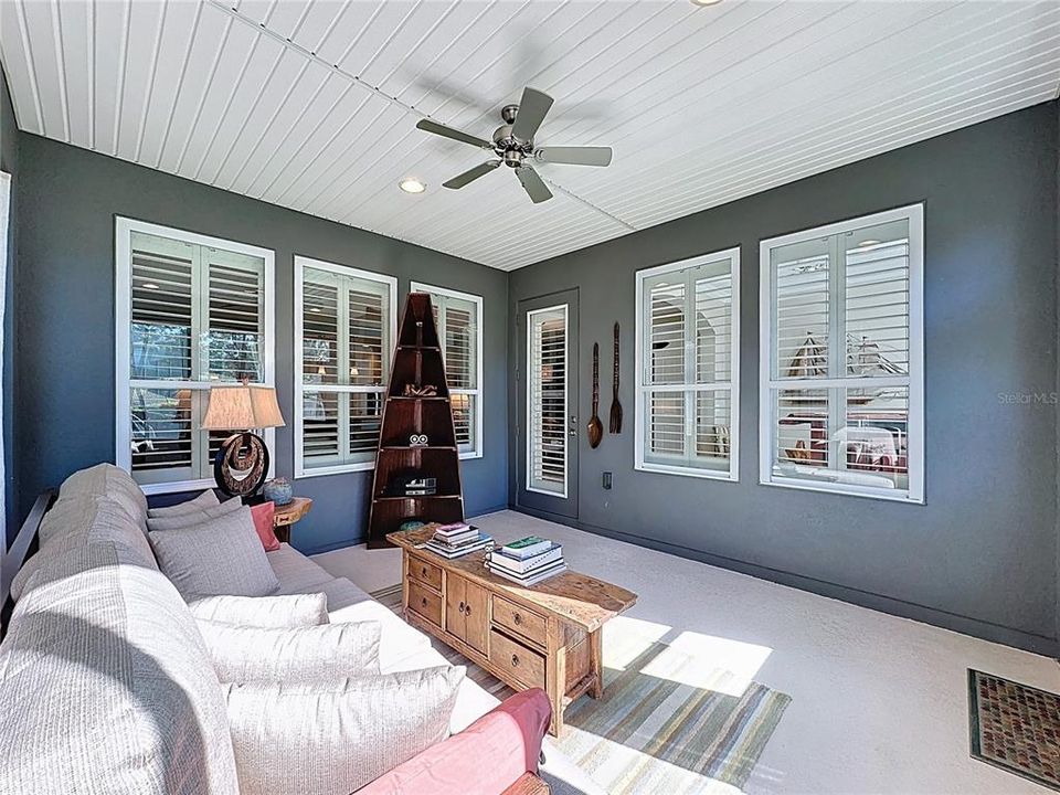 For Sale: $349,900 (2 beds, 2 baths, 1613 Square Feet)