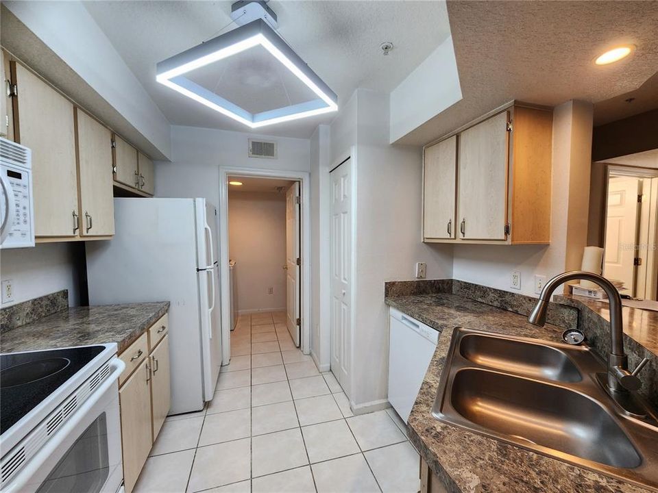 For Rent: $1,850 (2 beds, 2 baths, 1013 Square Feet)