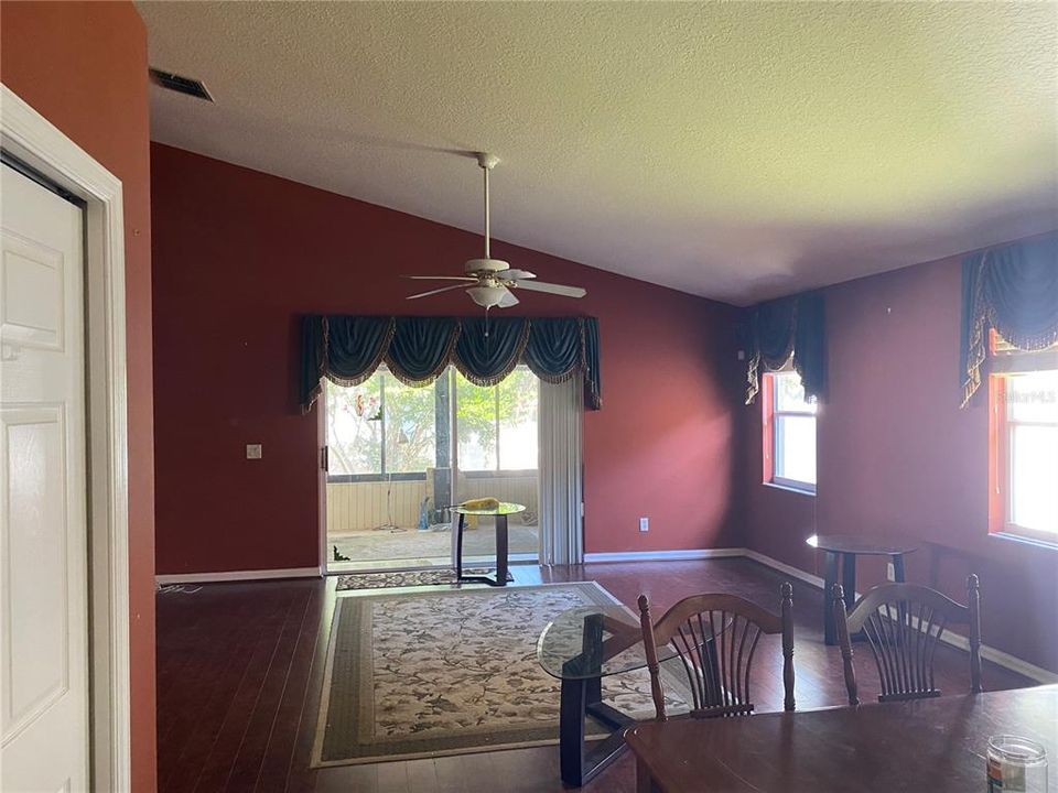 待售: $489,000 (4 贝兹, 2 浴室, 1928 平方英尺)