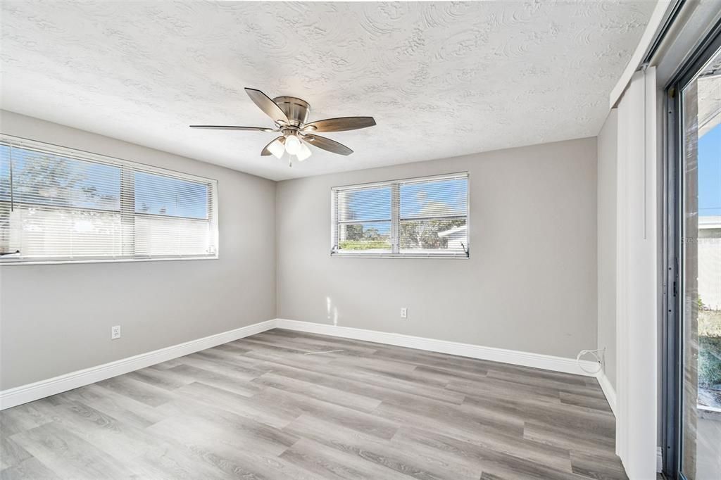 待售: $270,000 (3 贝兹, 2 浴室, 1330 平方英尺)