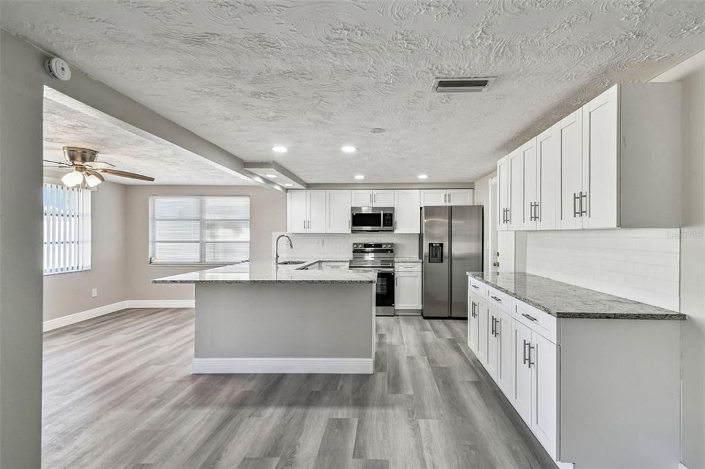 待售: $270,000 (3 贝兹, 2 浴室, 1330 平方英尺)