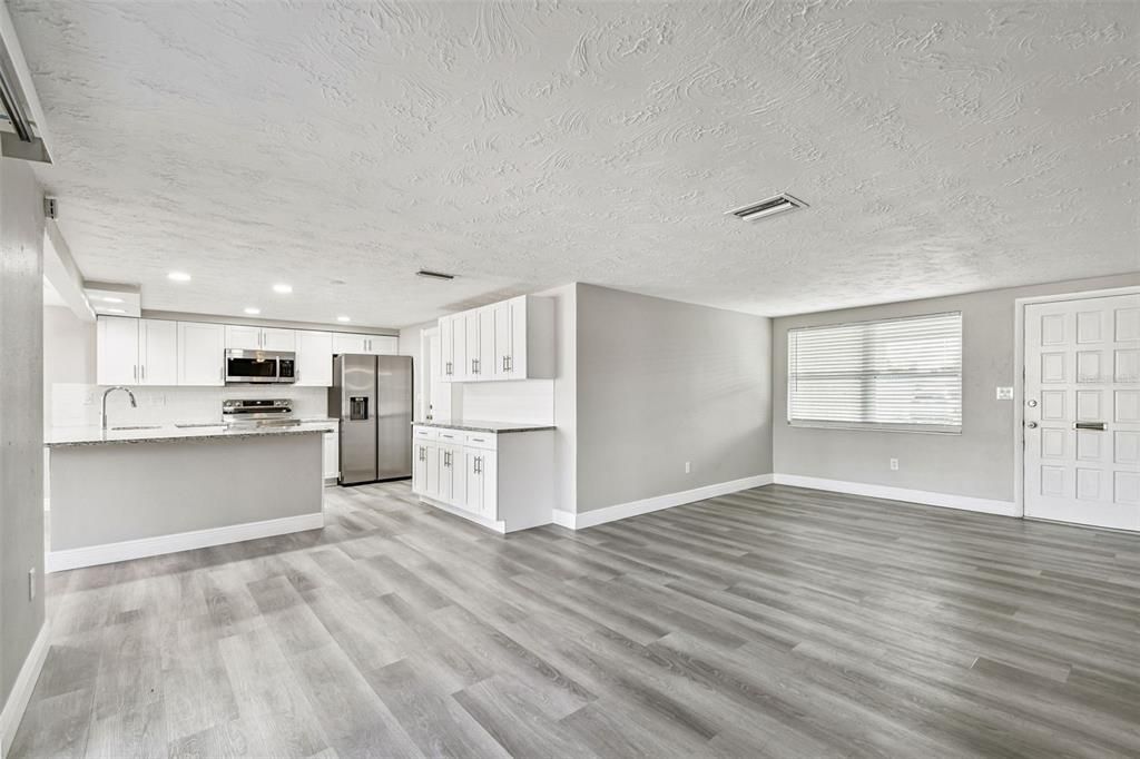 待售: $270,000 (3 贝兹, 2 浴室, 1330 平方英尺)