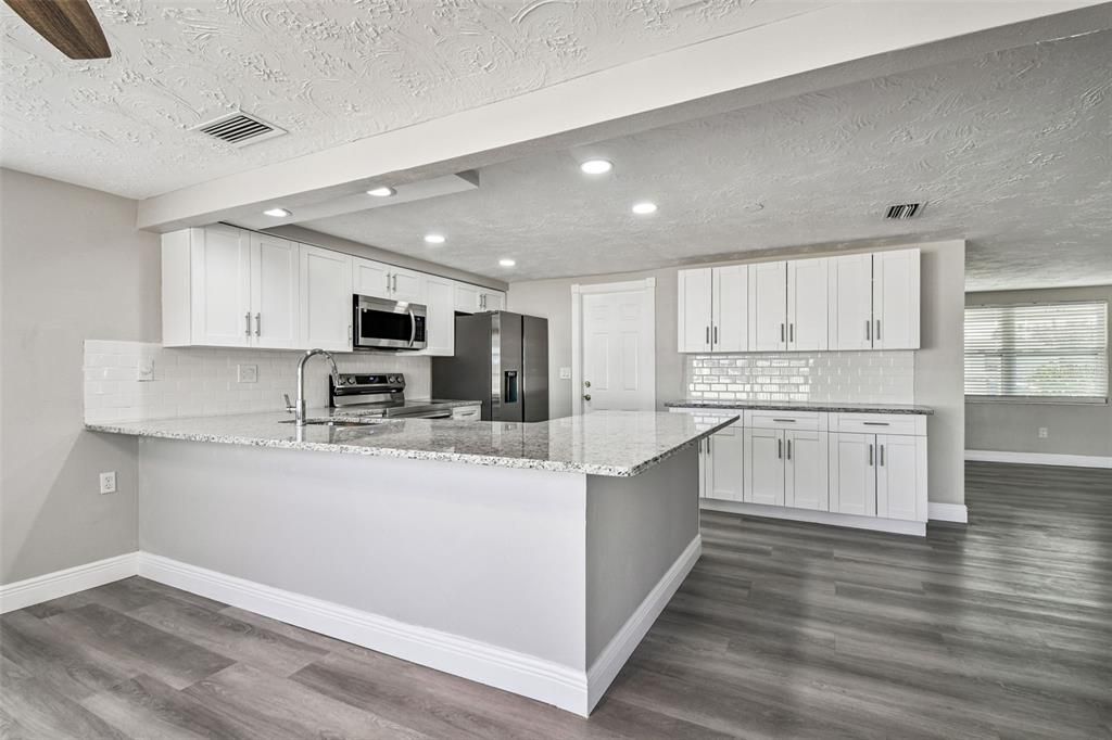 待售: $270,000 (3 贝兹, 2 浴室, 1330 平方英尺)