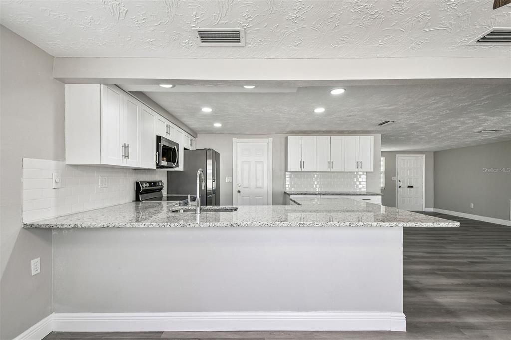 待售: $270,000 (3 贝兹, 2 浴室, 1330 平方英尺)