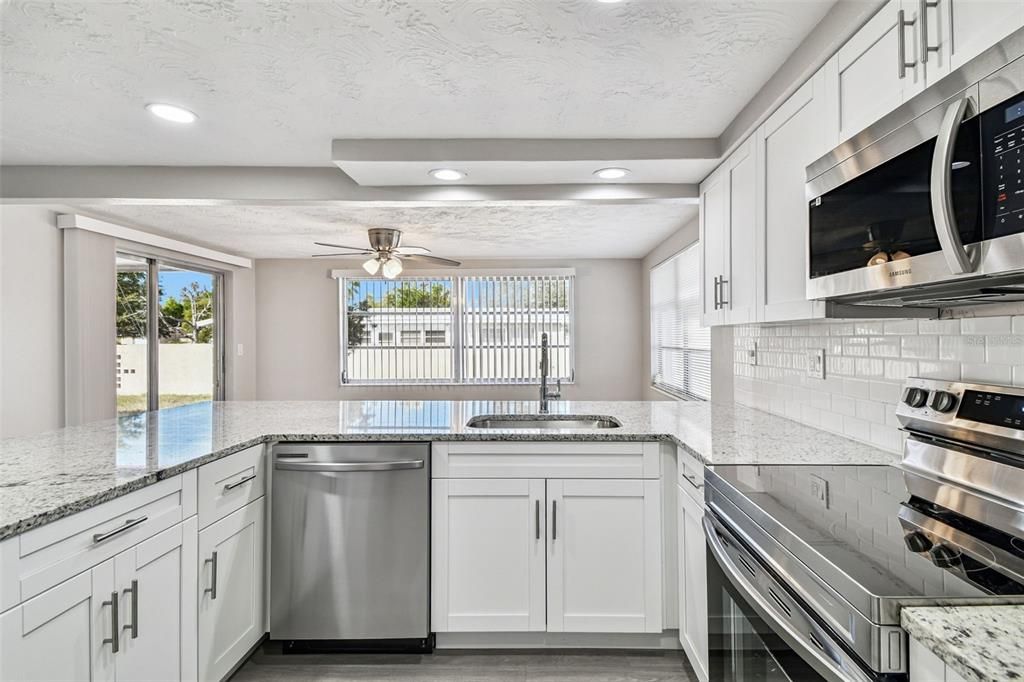 待售: $270,000 (3 贝兹, 2 浴室, 1330 平方英尺)