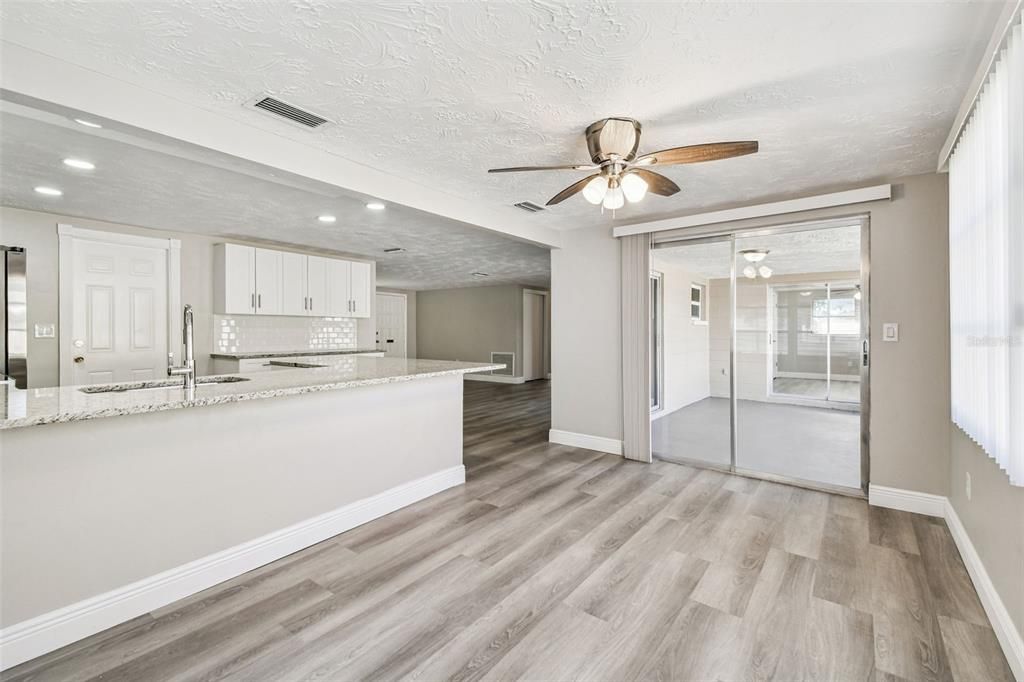 待售: $270,000 (3 贝兹, 2 浴室, 1330 平方英尺)