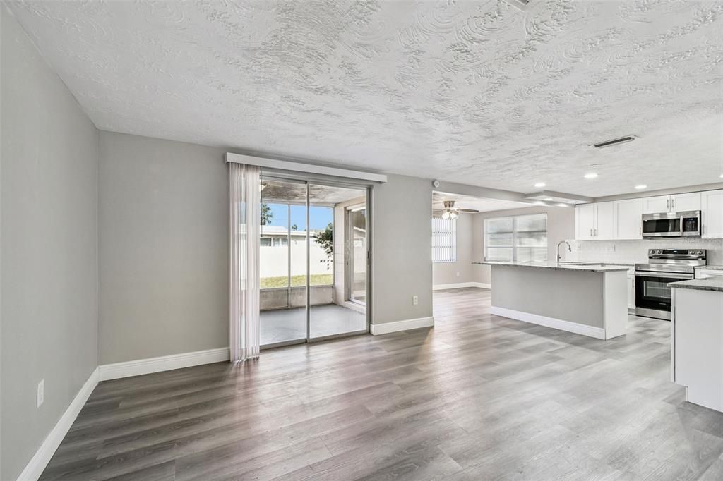 待售: $270,000 (3 贝兹, 2 浴室, 1330 平方英尺)