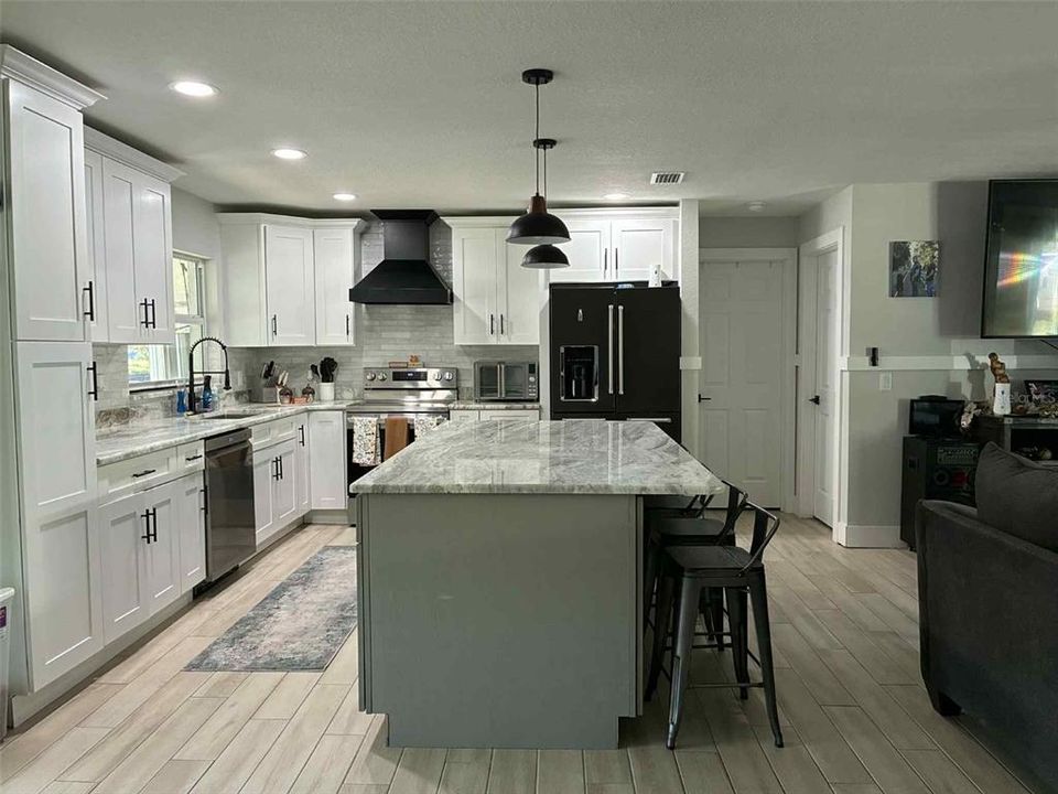 For Sale: $575,000 (3 beds, 2 baths, 1623 Square Feet)