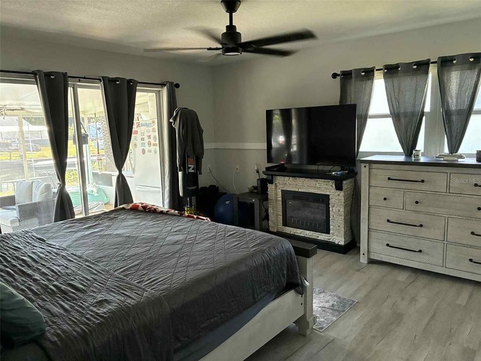 For Sale: $575,000 (3 beds, 2 baths, 1623 Square Feet)