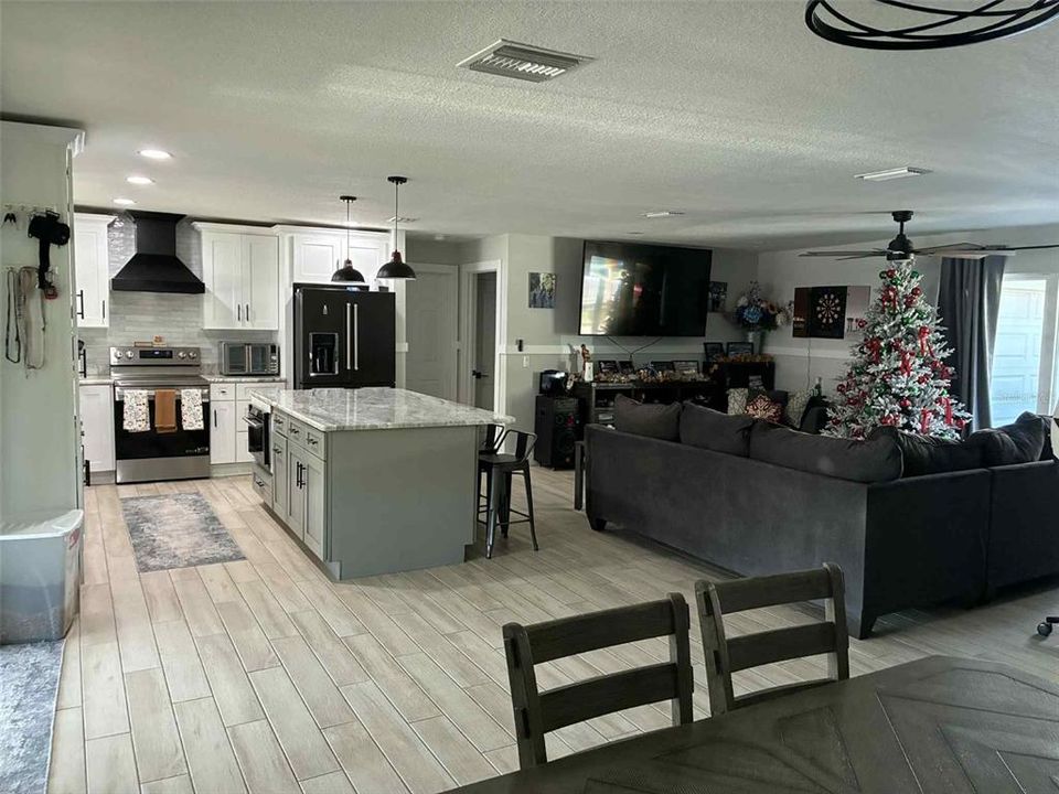 For Sale: $575,000 (3 beds, 2 baths, 1623 Square Feet)