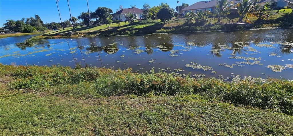 合同活跃: $249,900 (3 贝兹, 2 浴室, 1320 平方英尺)