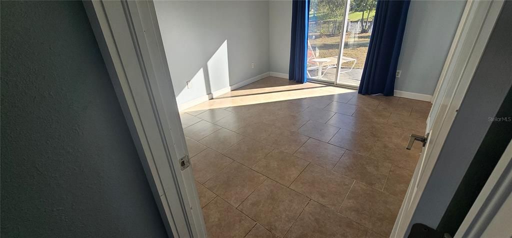 合同活跃: $249,900 (3 贝兹, 2 浴室, 1320 平方英尺)