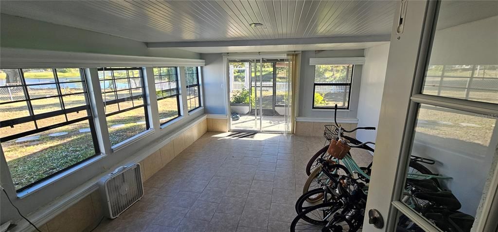 合同活跃: $249,900 (3 贝兹, 2 浴室, 1320 平方英尺)