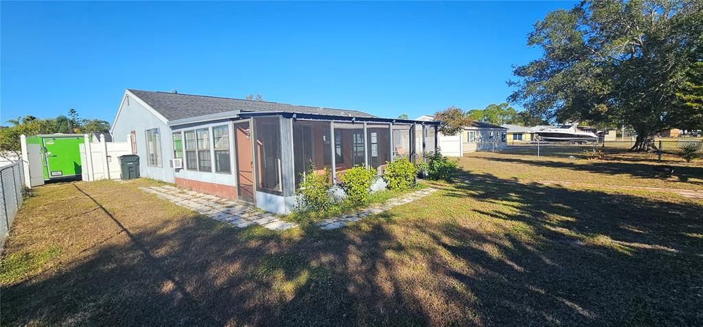 合同活跃: $249,900 (3 贝兹, 2 浴室, 1320 平方英尺)