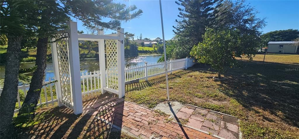 合同活跃: $249,900 (3 贝兹, 2 浴室, 1320 平方英尺)