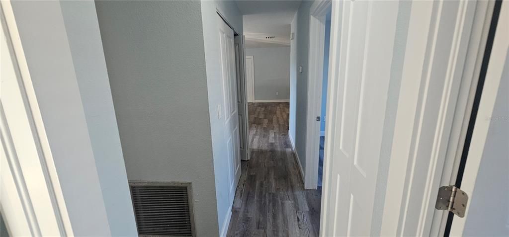 合同活跃: $249,900 (3 贝兹, 2 浴室, 1320 平方英尺)