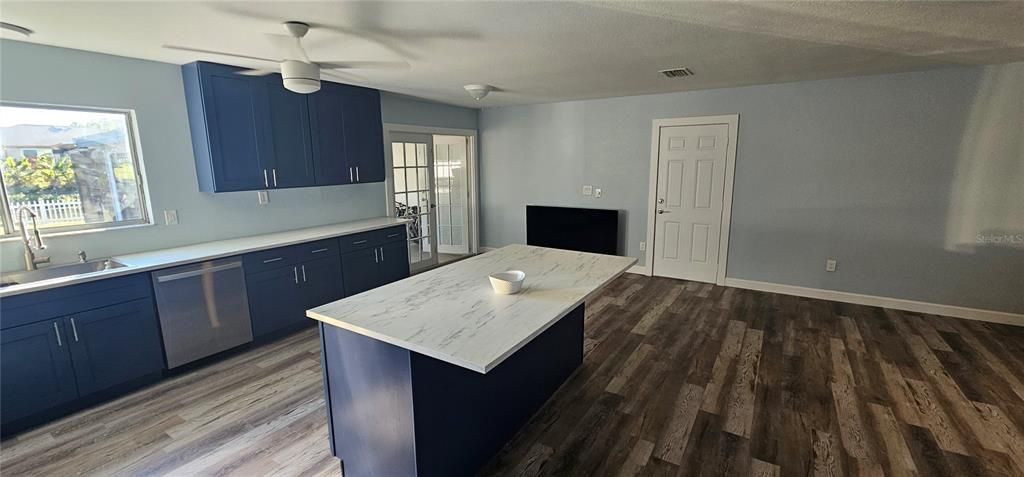 合同活跃: $249,900 (3 贝兹, 2 浴室, 1320 平方英尺)