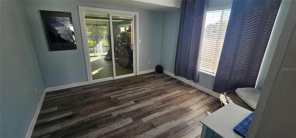 合同活跃: $249,900 (3 贝兹, 2 浴室, 1320 平方英尺)