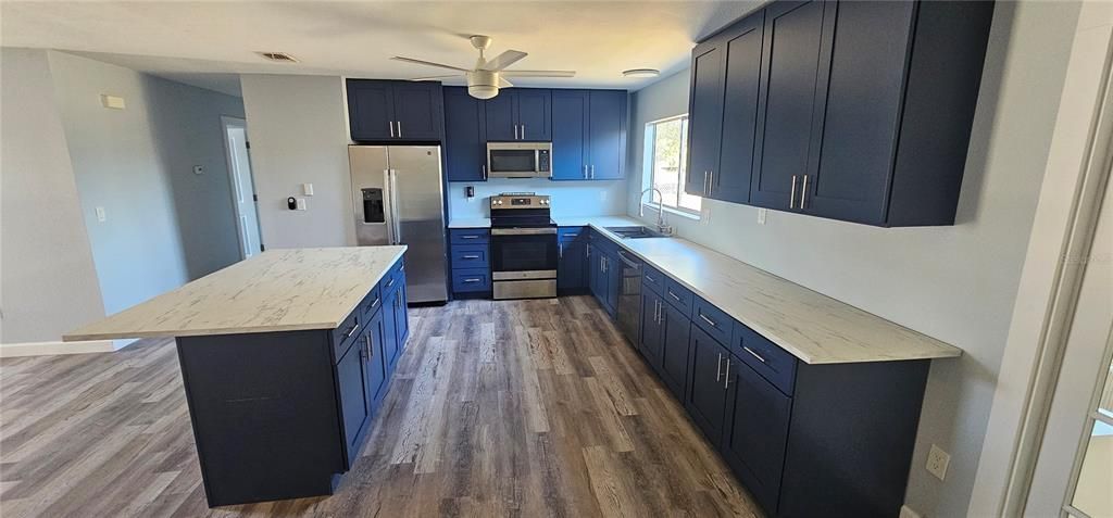 合同活跃: $249,900 (3 贝兹, 2 浴室, 1320 平方英尺)