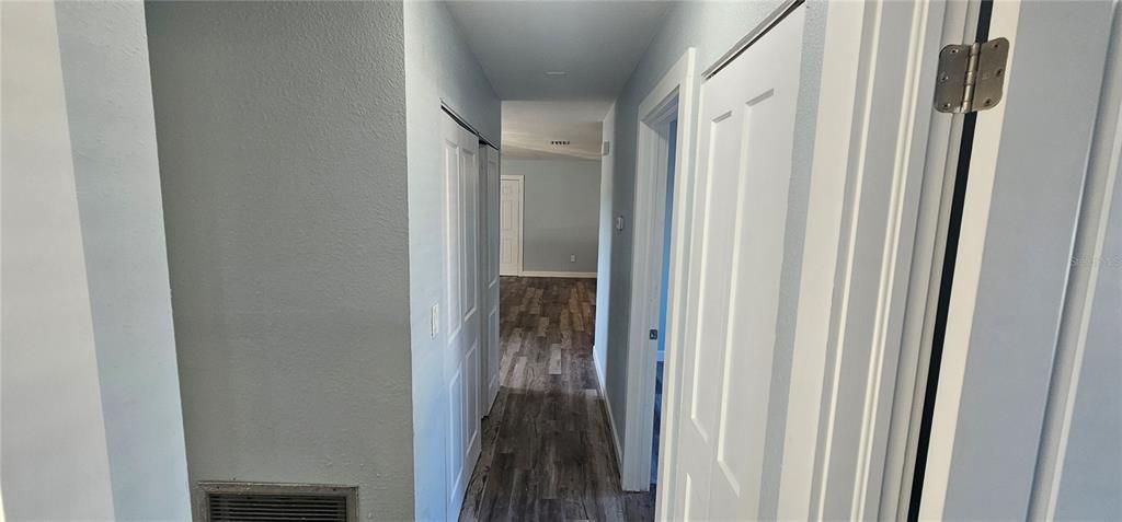 合同活跃: $249,900 (3 贝兹, 2 浴室, 1320 平方英尺)