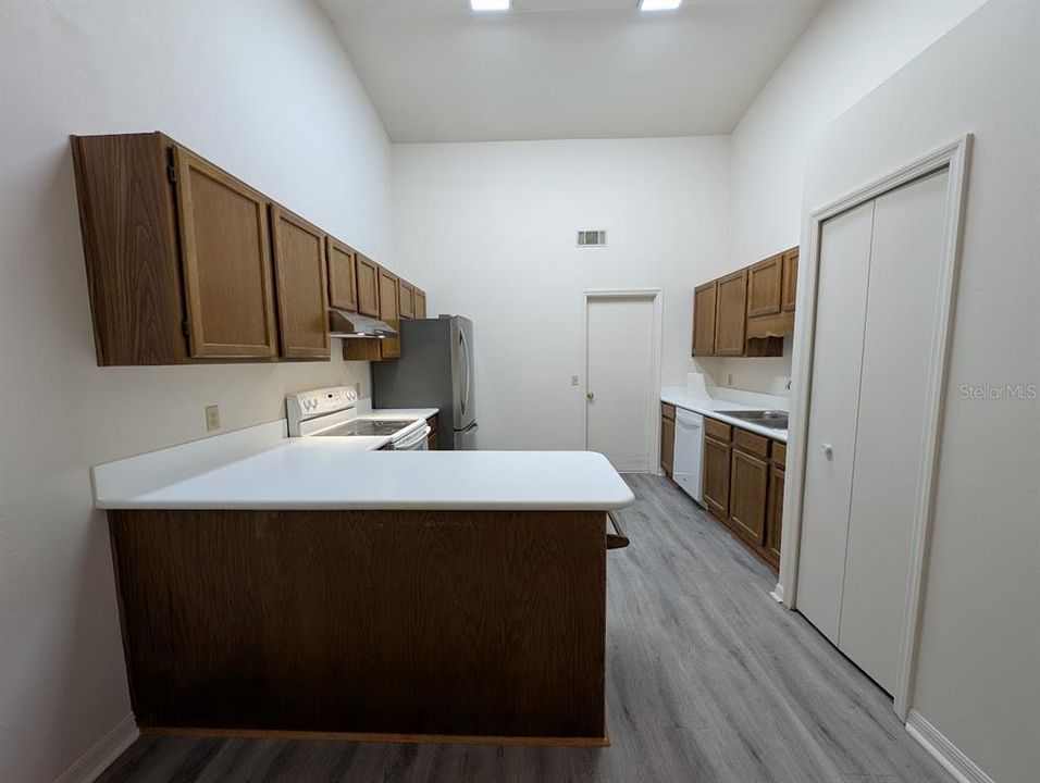 For Sale: $239,000 (3 beds, 2 baths, 1290 Square Feet)