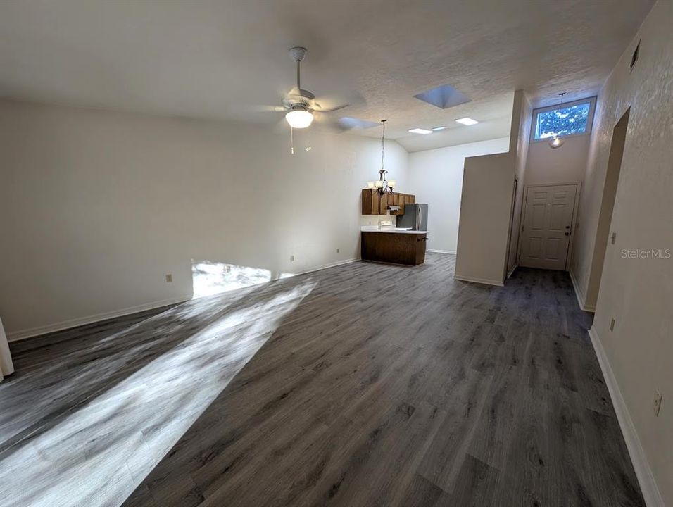 For Sale: $239,000 (3 beds, 2 baths, 1290 Square Feet)