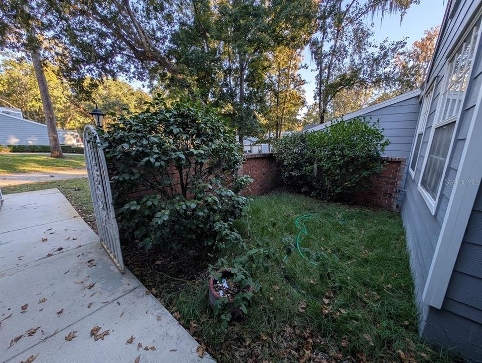 For Sale: $239,000 (3 beds, 2 baths, 1290 Square Feet)