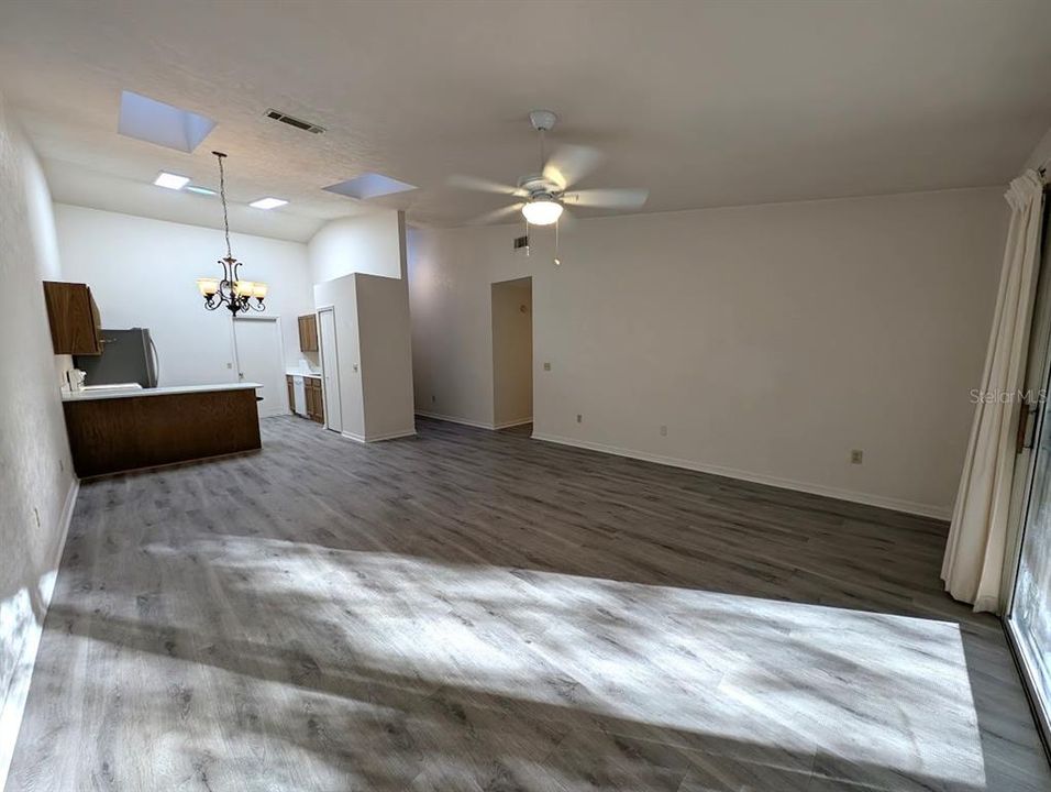 For Sale: $239,000 (3 beds, 2 baths, 1290 Square Feet)