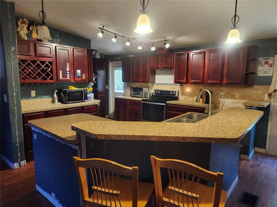 For Sale: $99,000 (3 beds, 2 baths, 1378 Square Feet)