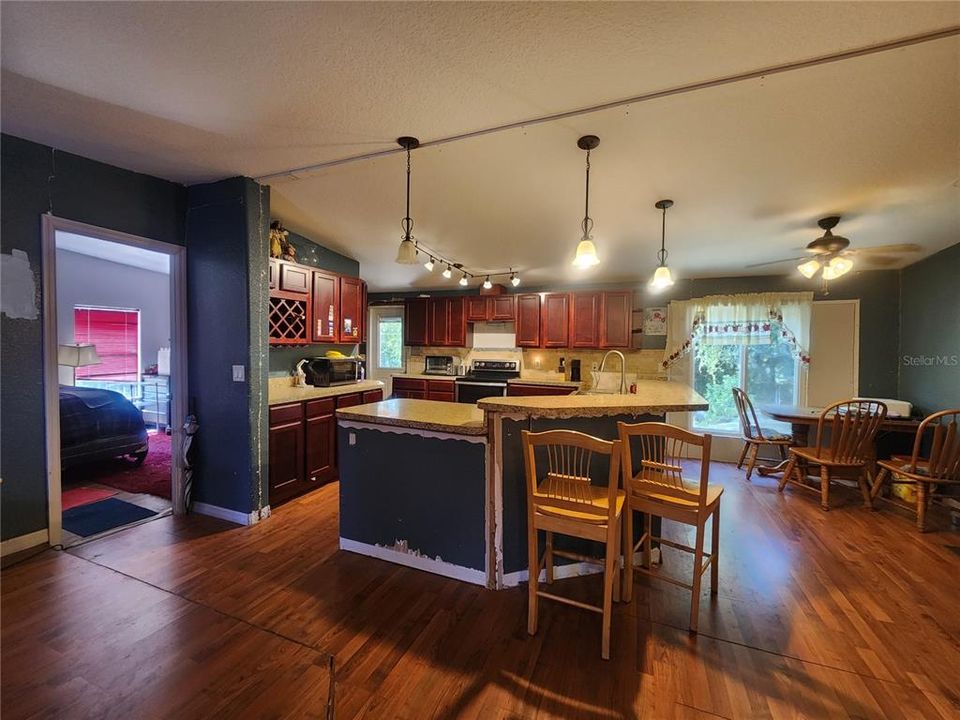 For Sale: $99,000 (3 beds, 2 baths, 1378 Square Feet)