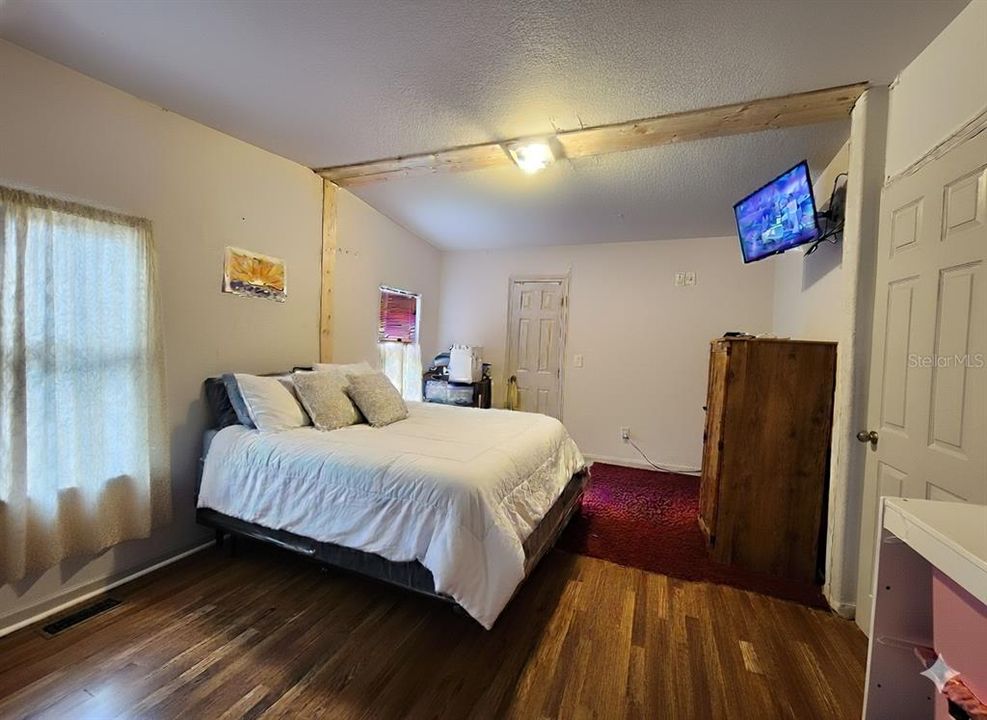 For Sale: $99,000 (3 beds, 2 baths, 1378 Square Feet)