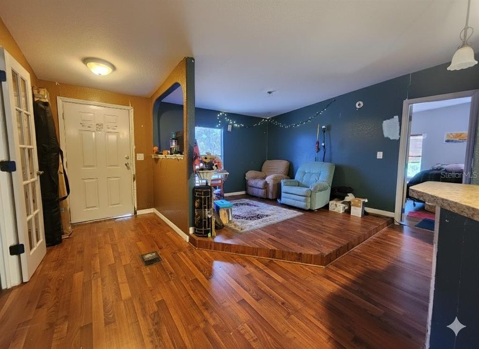 For Sale: $99,000 (3 beds, 2 baths, 1378 Square Feet)