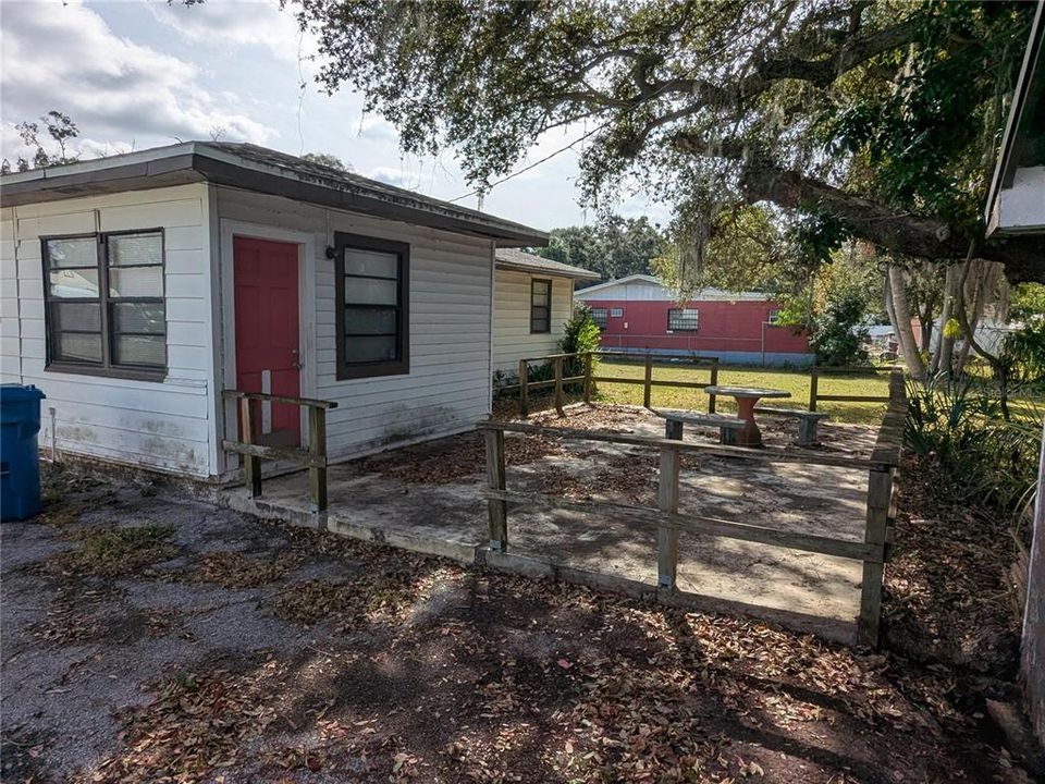 合同活跃: $195,000 (3 贝兹, 1 浴室, 968 平方英尺)