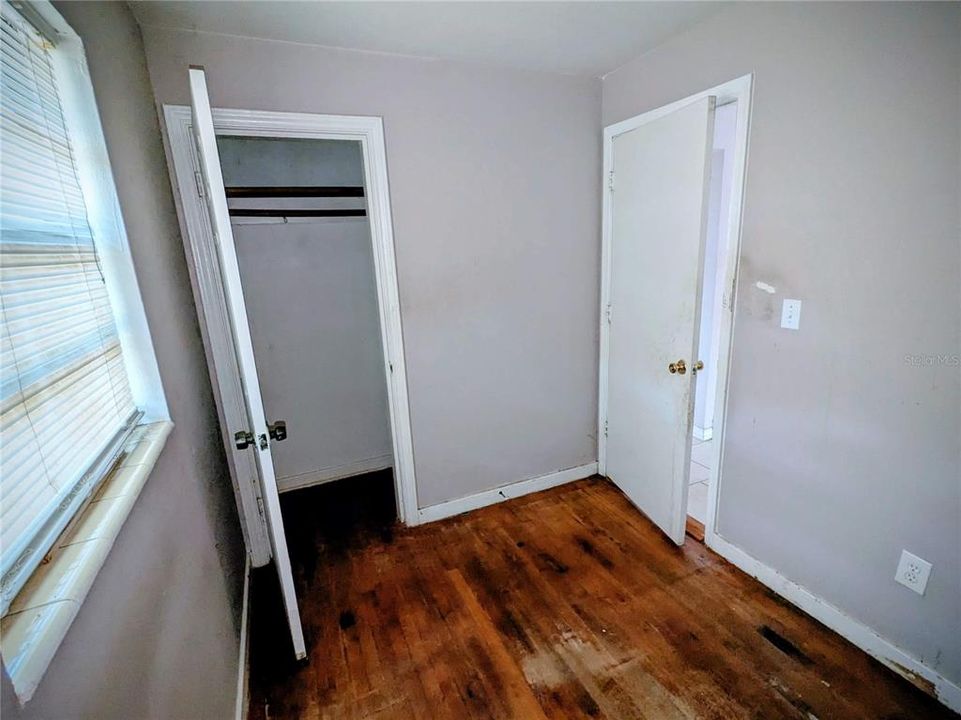 合同活跃: $195,000 (3 贝兹, 1 浴室, 968 平方英尺)