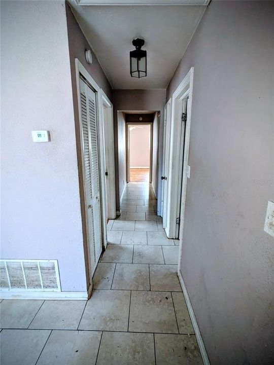 合同活跃: $195,000 (3 贝兹, 1 浴室, 968 平方英尺)