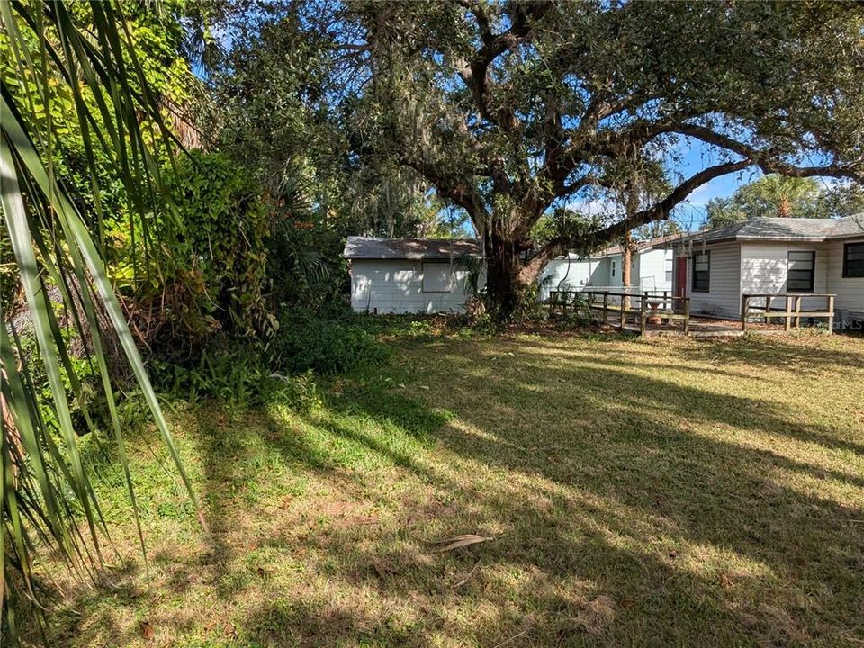 合同活跃: $195,000 (3 贝兹, 1 浴室, 968 平方英尺)