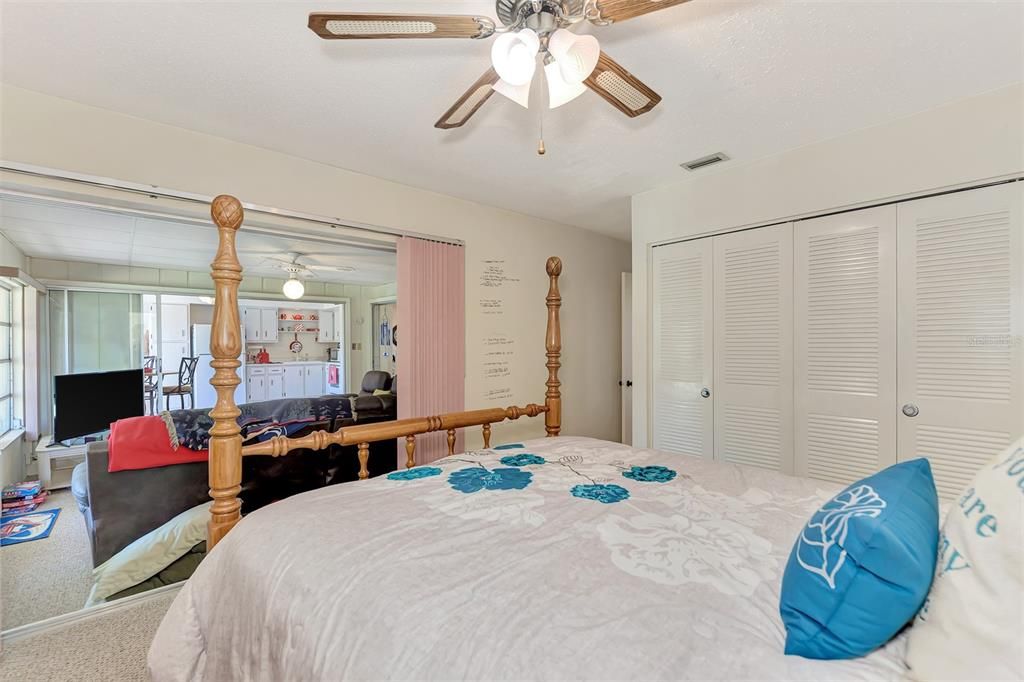 待售: $199,000 (2 贝兹, 2 浴室, 1270 平方英尺)