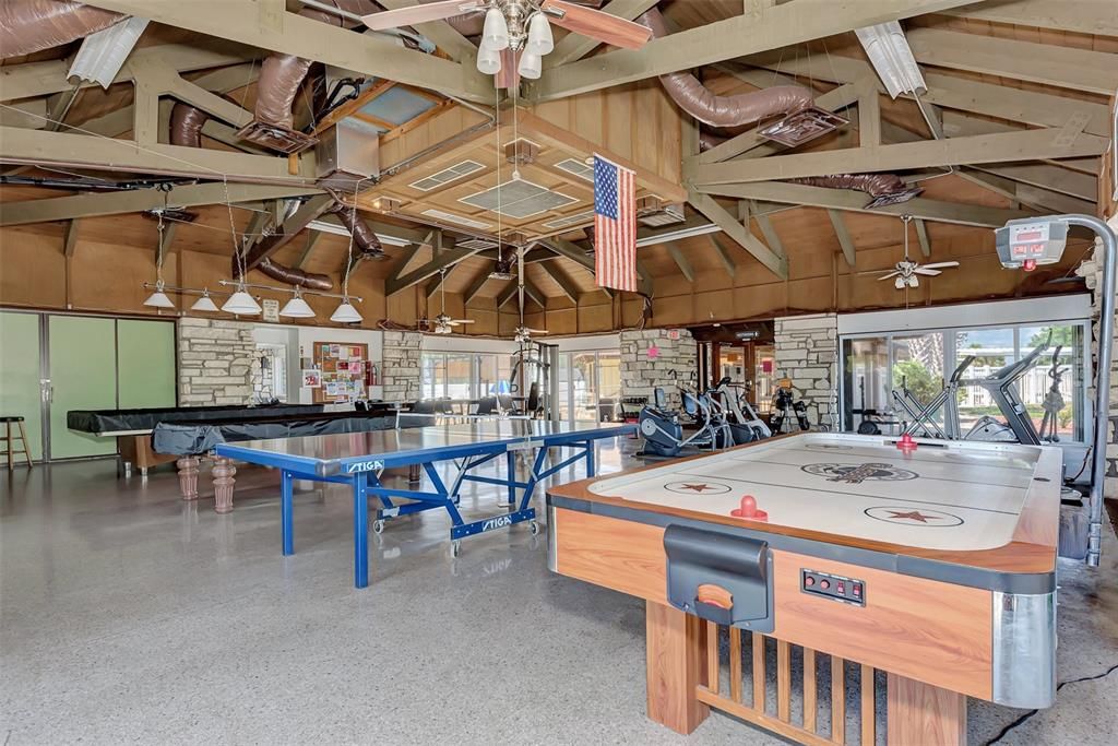 待售: $199,000 (2 贝兹, 2 浴室, 1270 平方英尺)