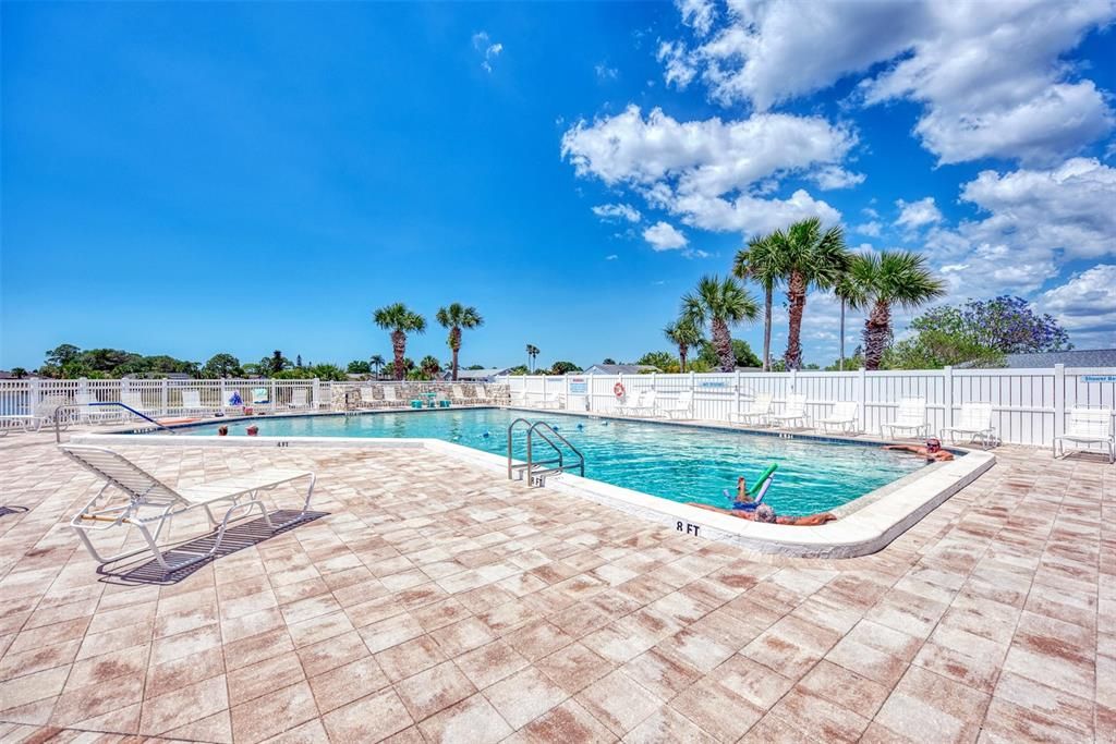 待售: $199,000 (2 贝兹, 2 浴室, 1270 平方英尺)