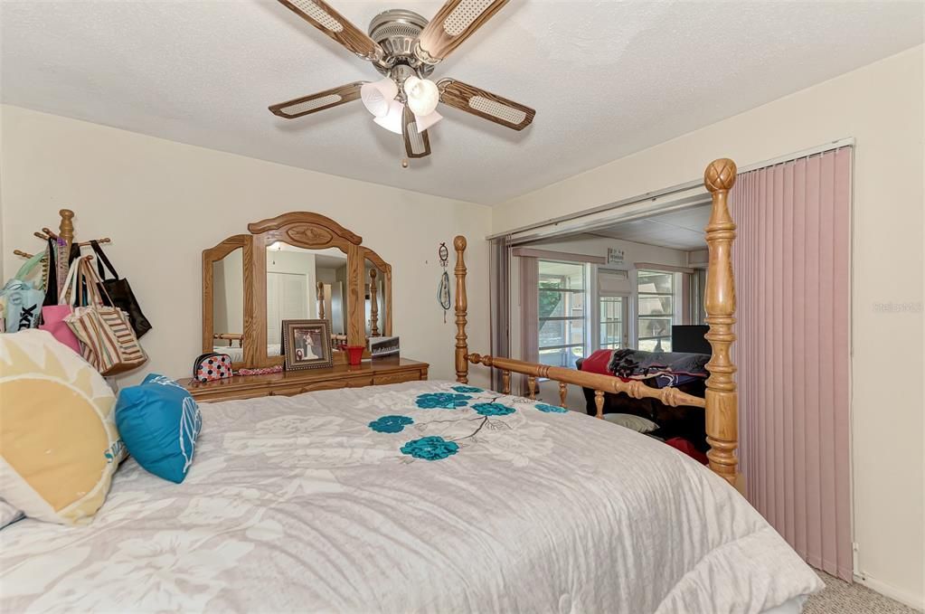 待售: $199,000 (2 贝兹, 2 浴室, 1270 平方英尺)