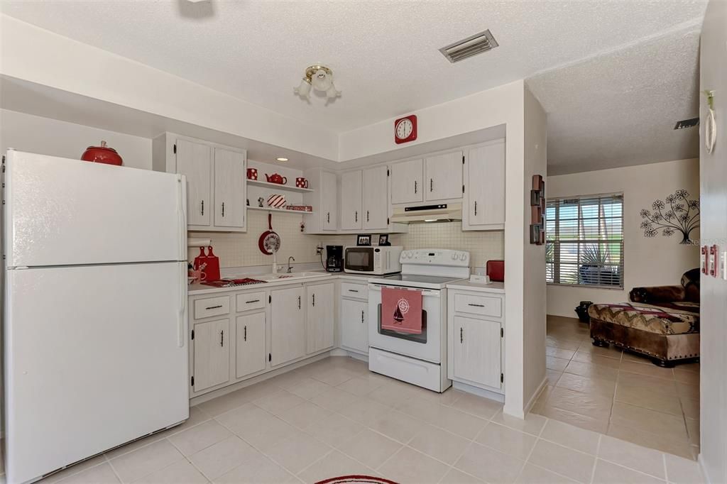 待售: $199,000 (2 贝兹, 2 浴室, 1270 平方英尺)