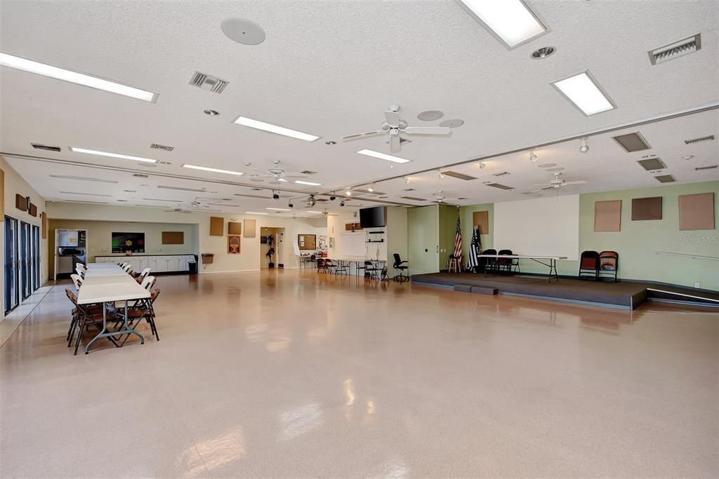 待售: $199,000 (2 贝兹, 2 浴室, 1270 平方英尺)