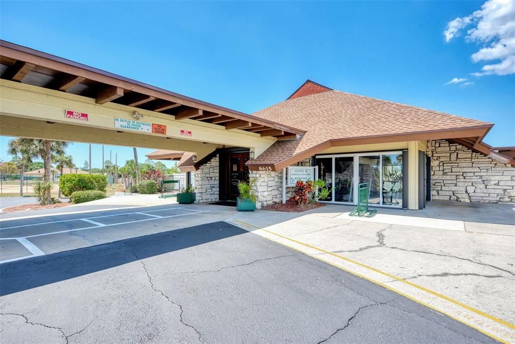 待售: $199,000 (2 贝兹, 2 浴室, 1270 平方英尺)