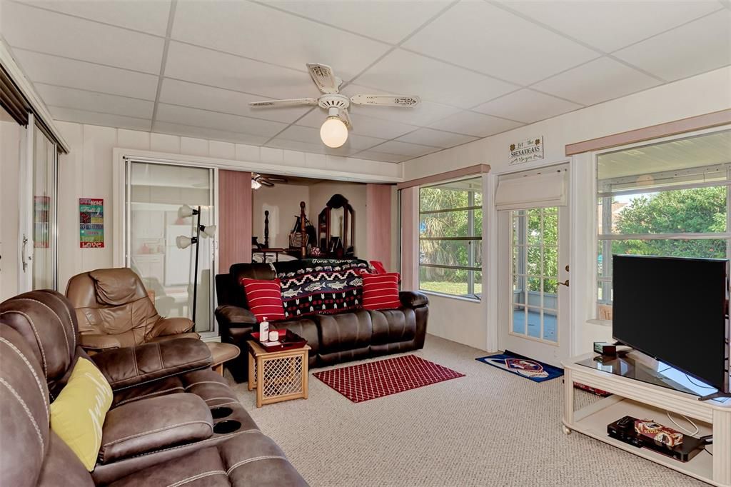 待售: $199,000 (2 贝兹, 2 浴室, 1270 平方英尺)