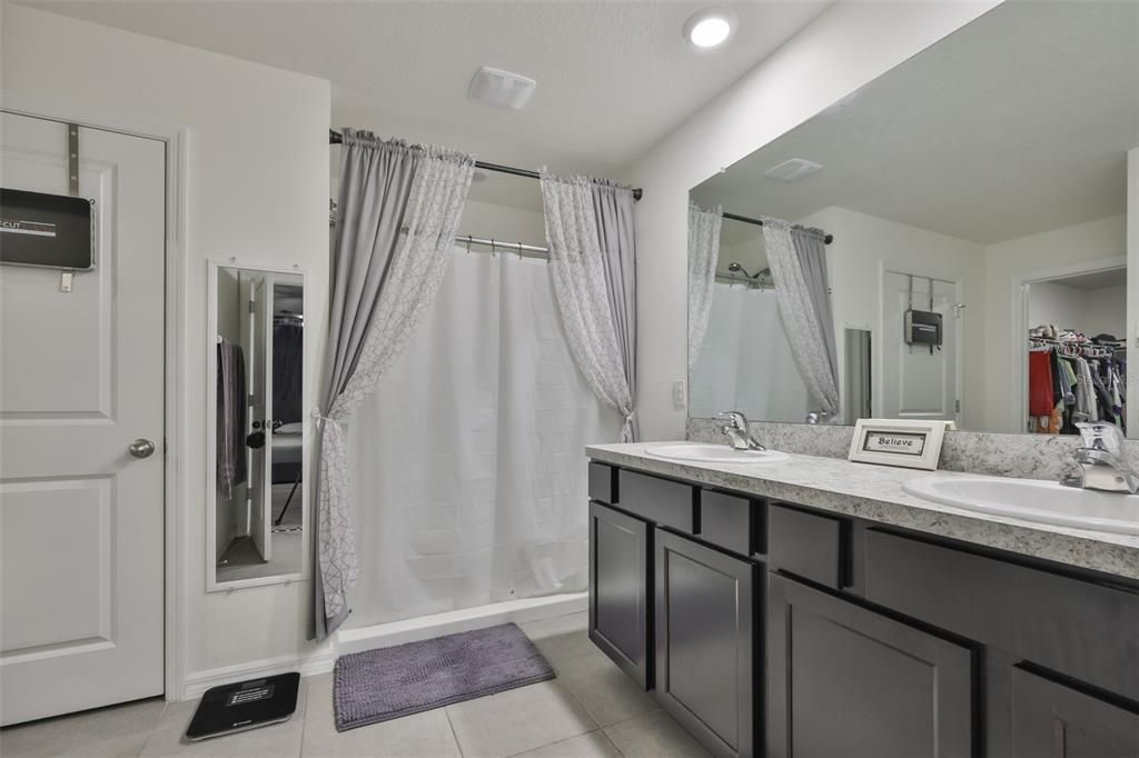 Activo con contrato: $334,900 (4 camas, 2 baños, 1846 Pies cuadrados)