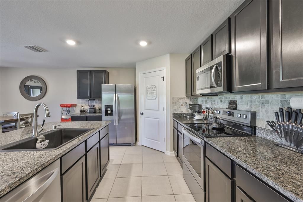 Activo con contrato: $334,900 (4 camas, 2 baños, 1846 Pies cuadrados)